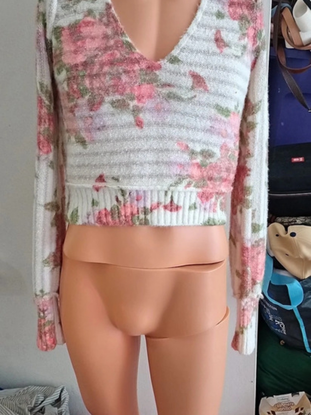 Free People Floral Cropped Sweater in Pink & White Size XS